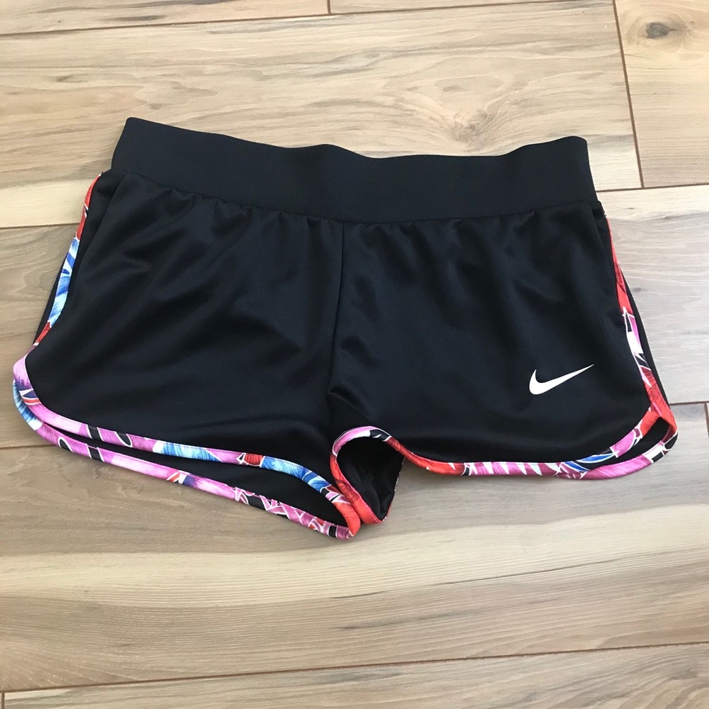Nike Dri-Fit Women Shorts Standard Fit